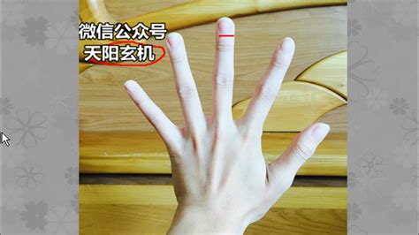 天生手指尾彎曲 銅是什麼顏色